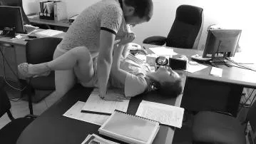 Boss fucks secretary on office table, filming on hidden camera. video porn